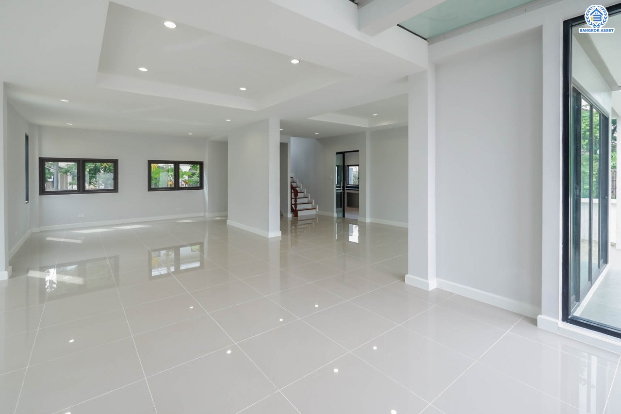 บ้านมือสองตกแต่งใหม่ โครงการ ซอยบรมราชชนนี60 เนื้อที่ 69.3 ตร.ว. พื้นที่ใช้สอย 236 ตร.ม. ฟังก์ชัน 3 ห้องนอน 3 ห้องน้ำ จอดรถได้ 2 คัน บนทำเลเดินทางสะดวก เชื่อมต่อหลายเส้นทาง  ใกล้เซ็นทรัลปิ่นเกล้า และทางคู่ขนานลอยฟ้าบรมราชชนนี